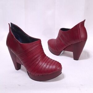 Irregular Choice Zubes‎ Burgundy Leather Ankle Boots Sz 6.5 Pleated Wooden Heel